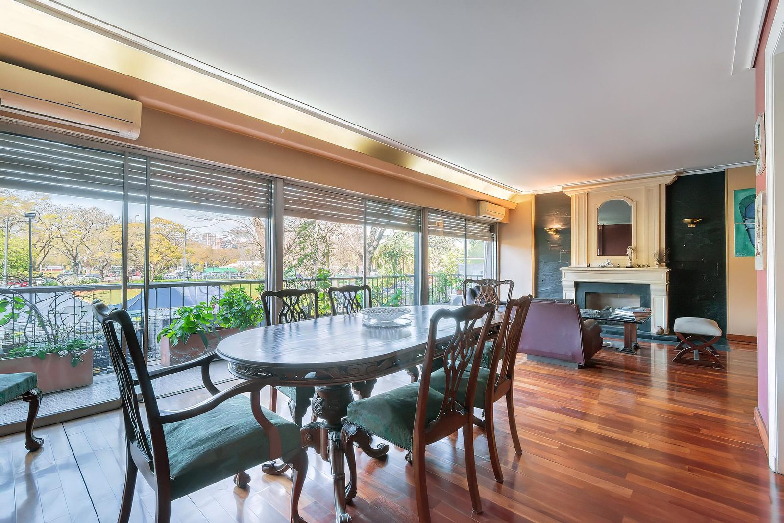 Kennedy al 2900 — comedor sobre el ventanal