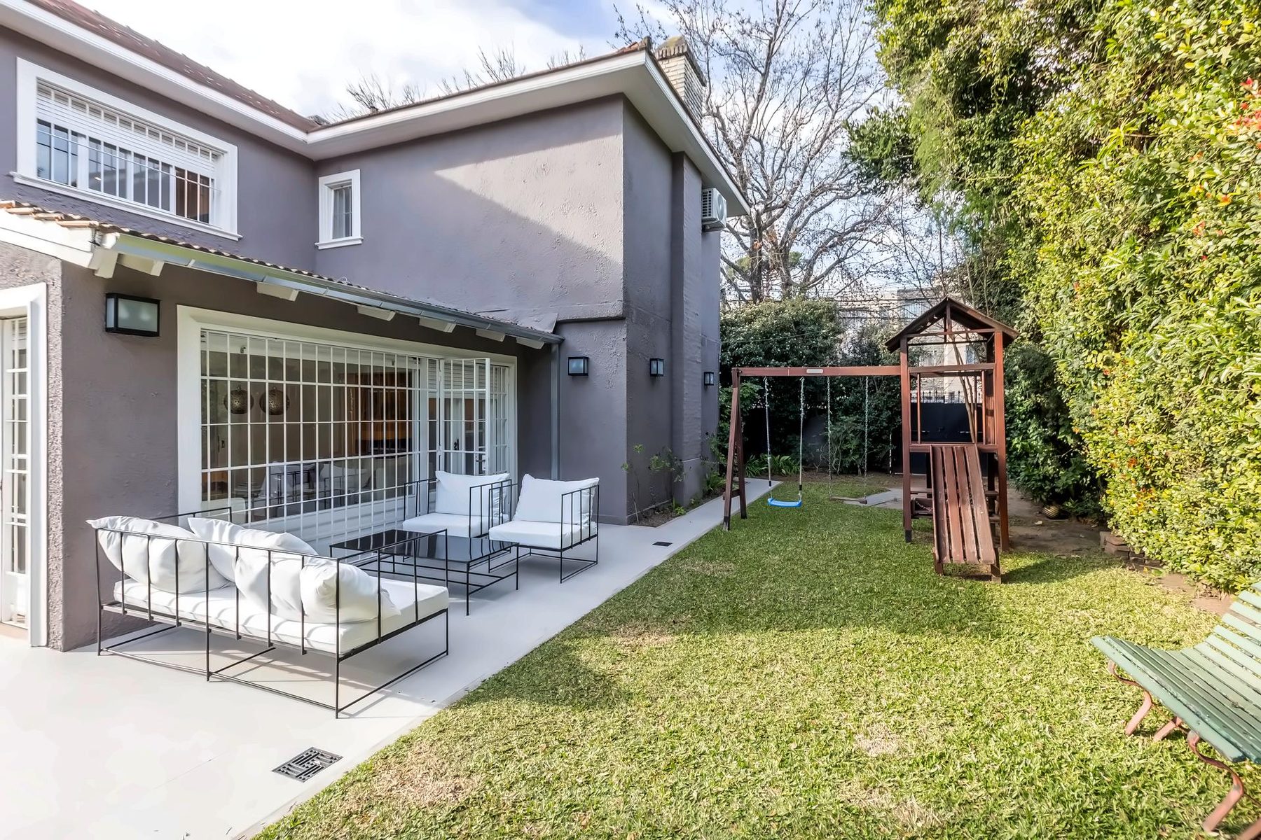 Casa en Martínez Bajo — lote propio de 532 m² con 20 m de frente — Foto 2
