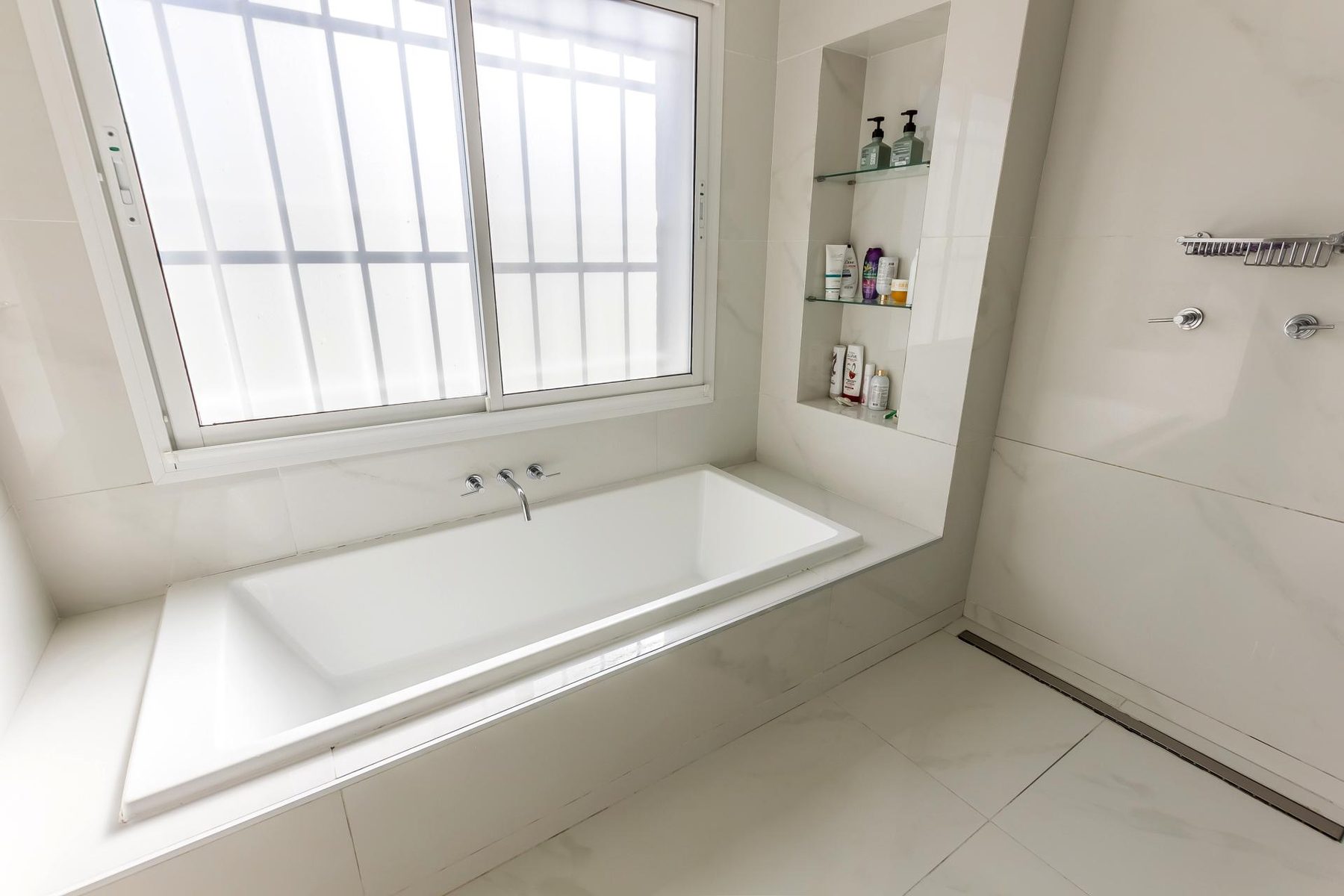 Casa en Martínez Bajo — lote propio de 532 m² con 20 m de frente — Foto 15